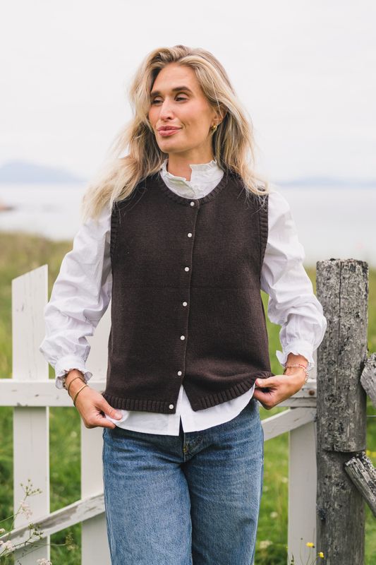 Emma Vest Black Coffee 