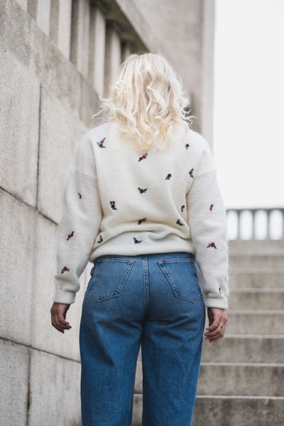 Hovedbilde Amalie Pullover EMB Egret/Port Flower 