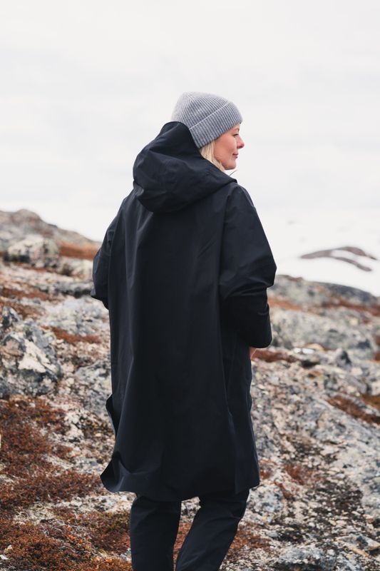 Aalesund Poncho Black 