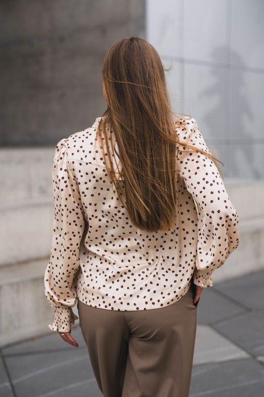 Astrida Flower Jacquard Blouse Creme 