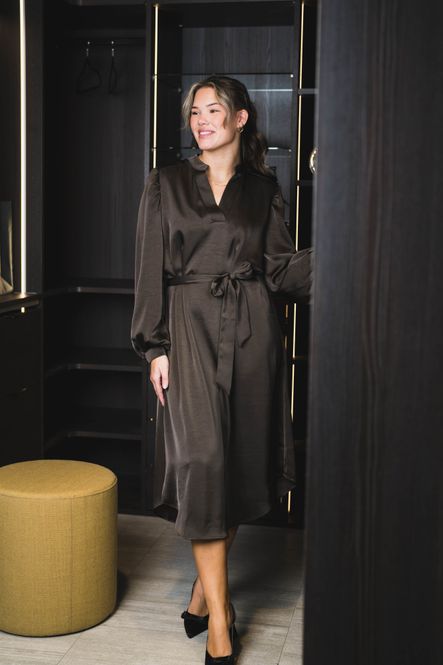 Hovedbilde Rolana Heavy Sateen Dress Dark Brown 