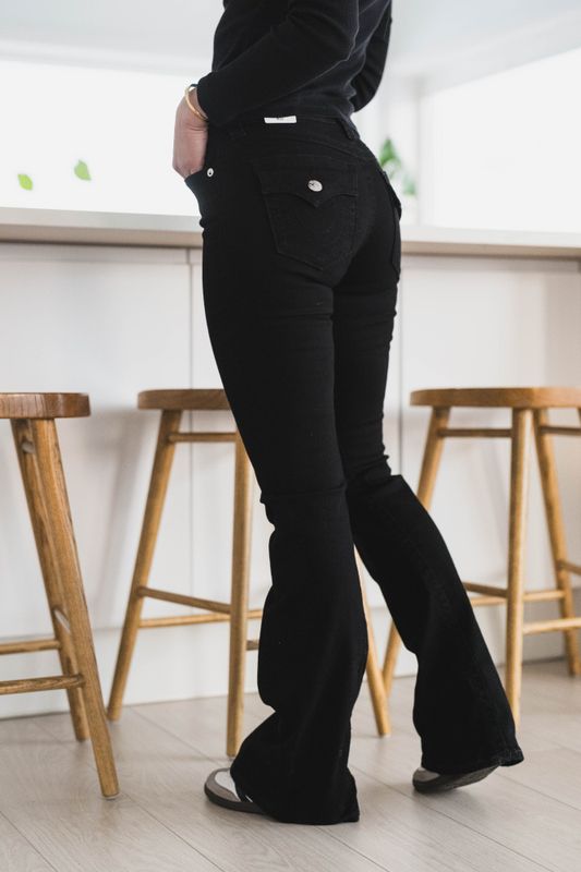Joey Mid Rise Flare Flap Black Body Rinse 