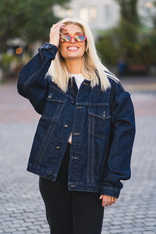 Eliana Noad Gloom 