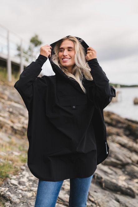 Hovedbilde Bergen Poncho Black 