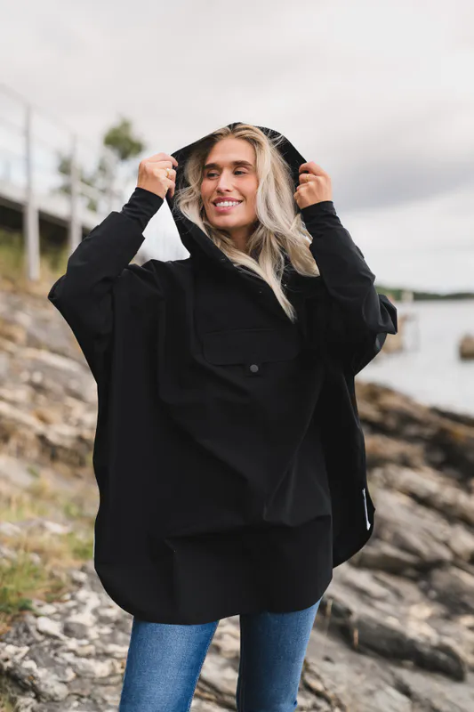 Bergen Poncho Black 