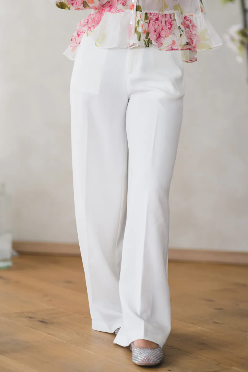 Reign Tailored Extra Wide White 