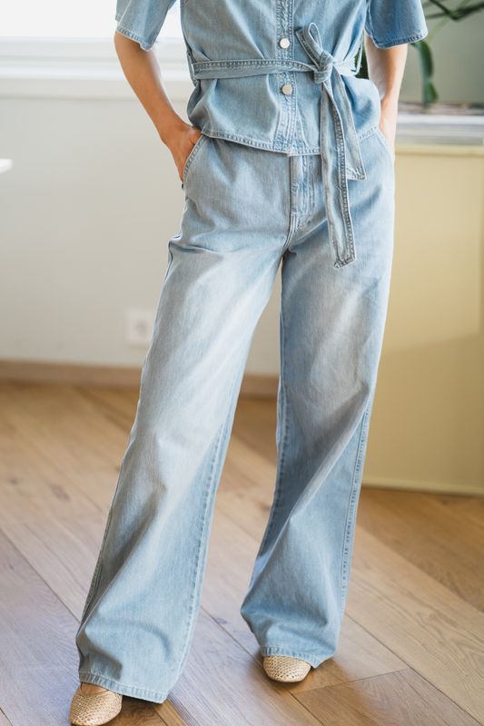Ingrid Lis HW Wide Jeans Light Blue Wash