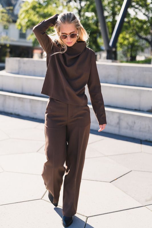 Reign Tailored Extra Wide Brown 