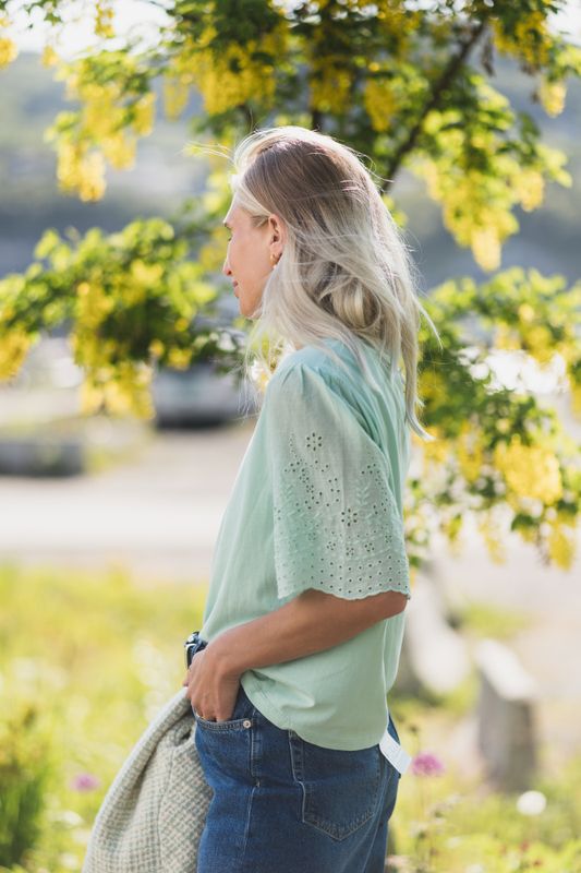Lex SS Top W. Emb Sleeves Lichen 