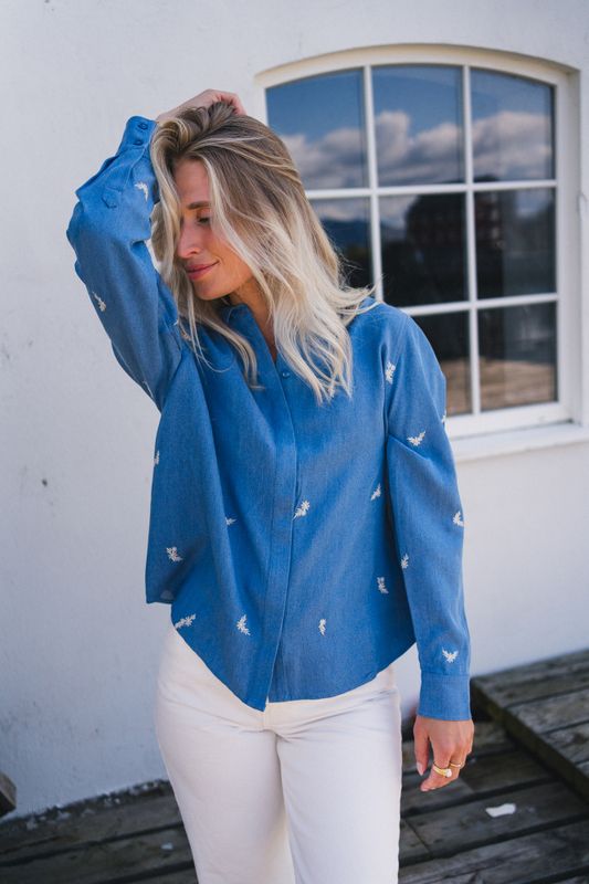 Pernilla Shirt EMB M Blue Wash/Flower 