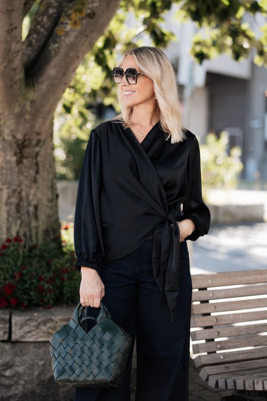 Elena Blouse Semi Rich Black 