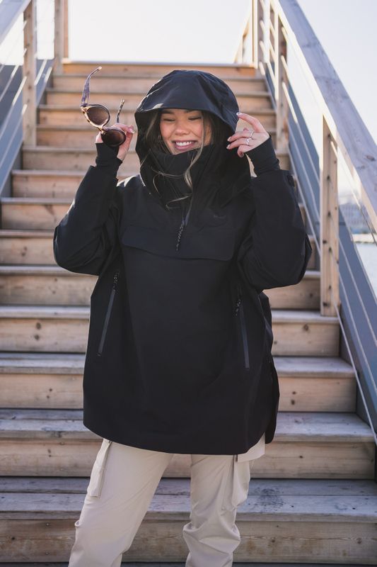Voss Poncho Black 