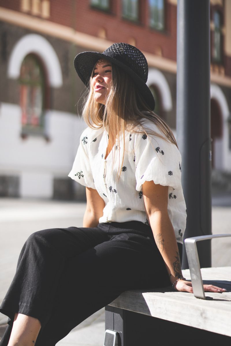 Colleen SS V-Shirt Offwhite 
