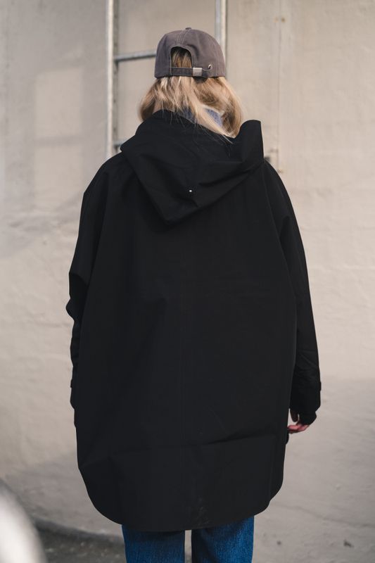 Bergen Poncho Black 