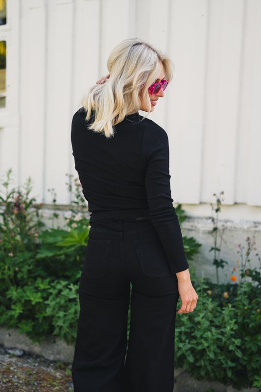 Polly Rib Scoop Neck Black 