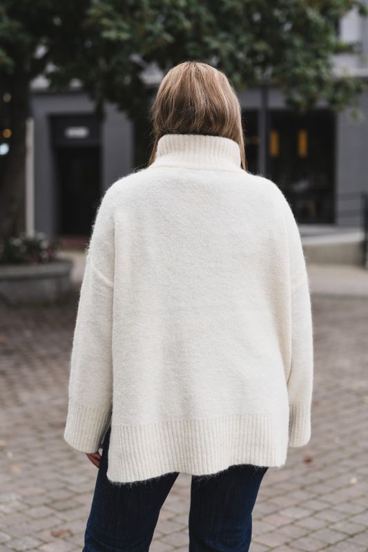 Noelle Sweater White Alyssum 