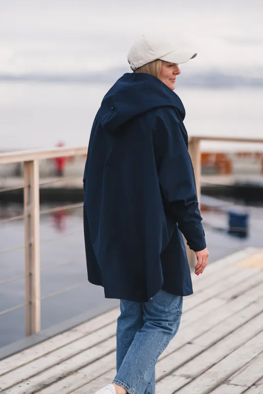 Bergen Poncho Dark Navy