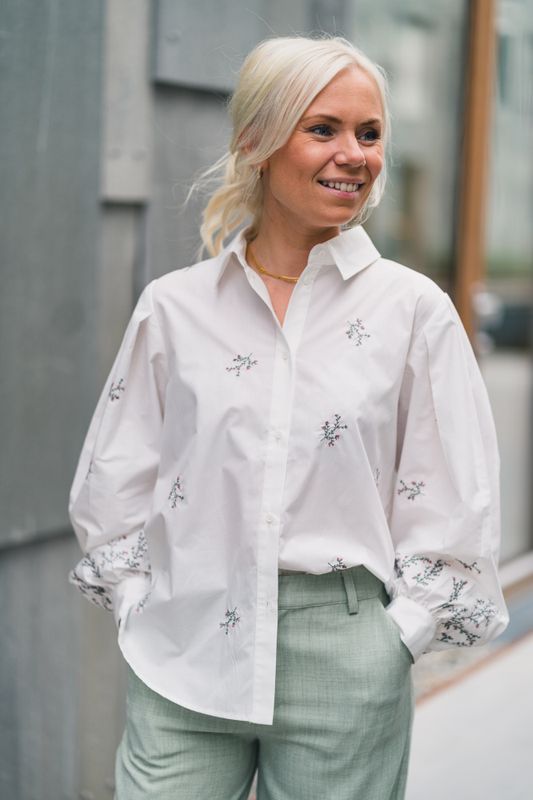 Sofia Magnolia Shirt Embroidered Flower