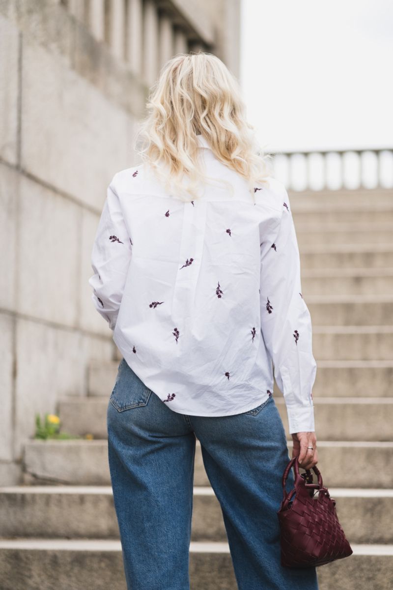 Maja Shirt EMB White/Flower 