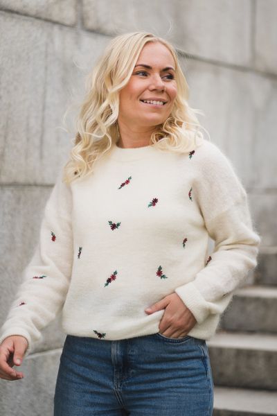 Hovedbilde Amalie Pullover EMB Egret/Port Flower 