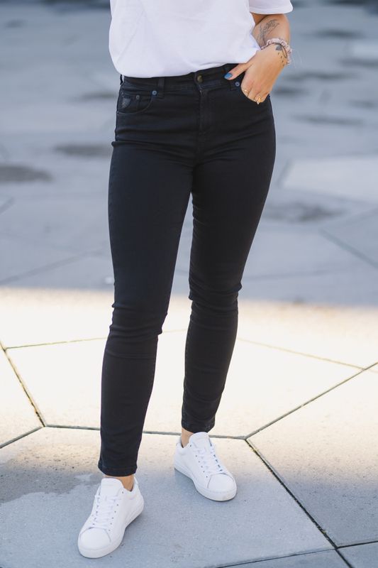 Celia Kilian Clean Noir Black  