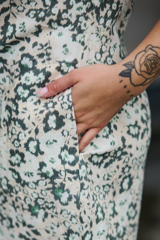 Aminase Dress Agave Green Blurred Flower