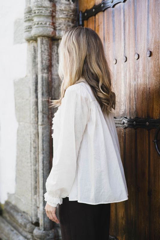 Noor White 