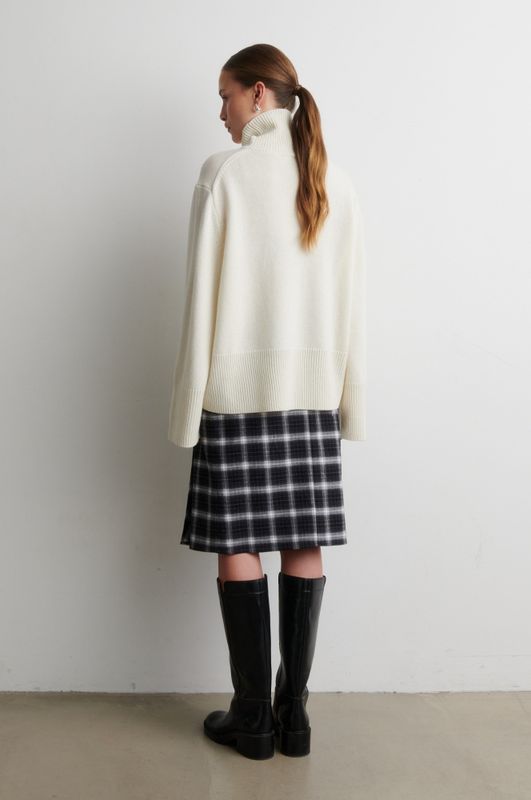 Alpha Knit T-Neck Cream 