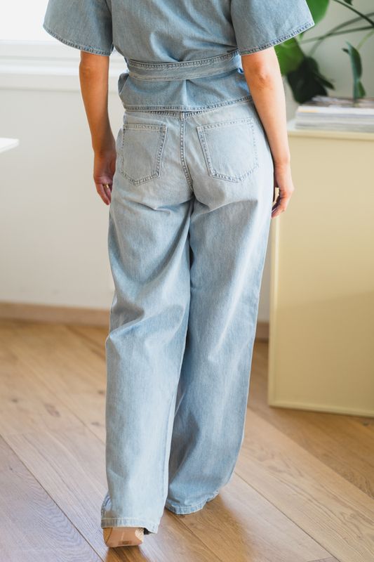 Ingrid Lis HW Wide Jeans Light Blue Wash