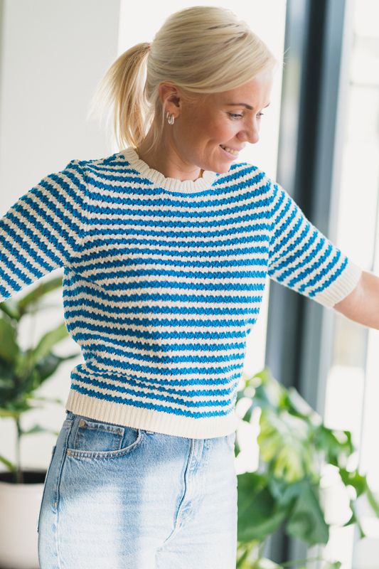 Stilla Knit Top White W. Blue 