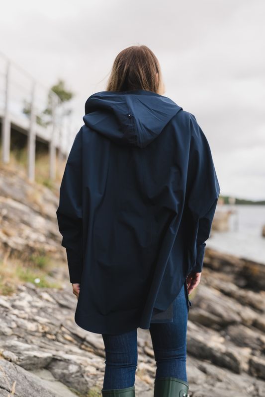 Bergen Poncho Dark Navy
