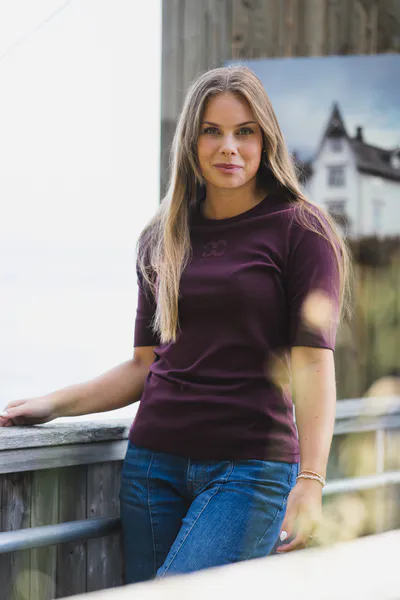 Hovedbilde Granny Embroidery SS Tee Winered