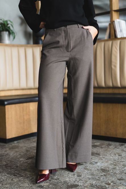 Hovedbilde Laura 826 Mud Brown Regular 