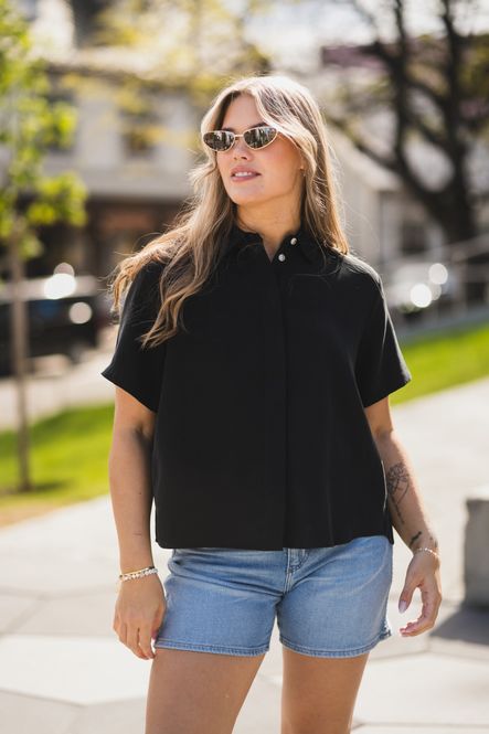 Hovedbilde Mina SS Shirt 14028 Black 