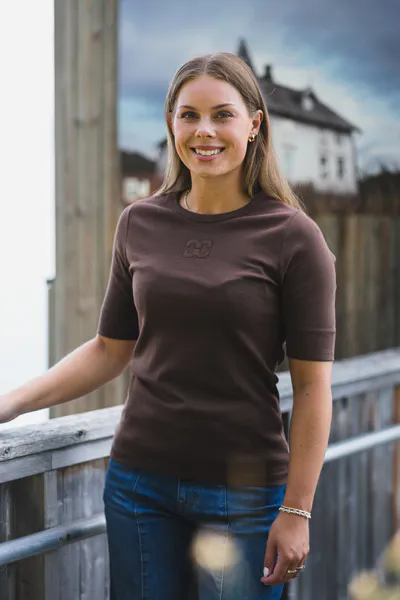 Hovedbilde Granny Embroidery SS Tee Mocca 