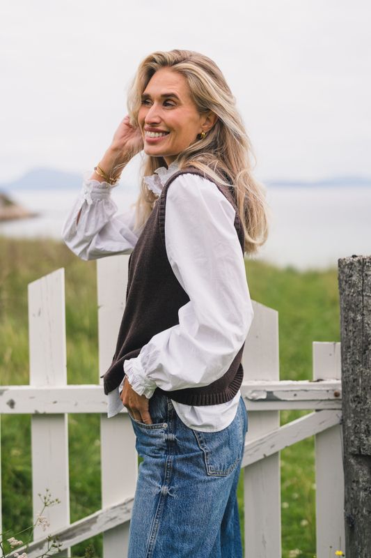 Emma Vest Black Coffee 