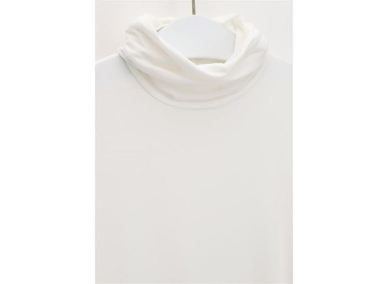 Perfect Line Turtle Neck Ivory 