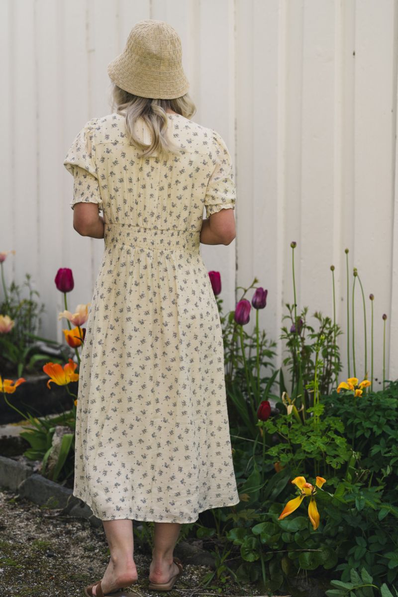 Valley Soft Fleur Dress Creme 