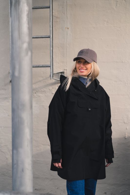 Bergen Poncho Black 