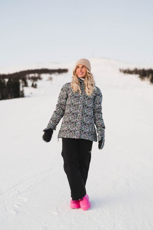 Snow Puffer Flower Black 