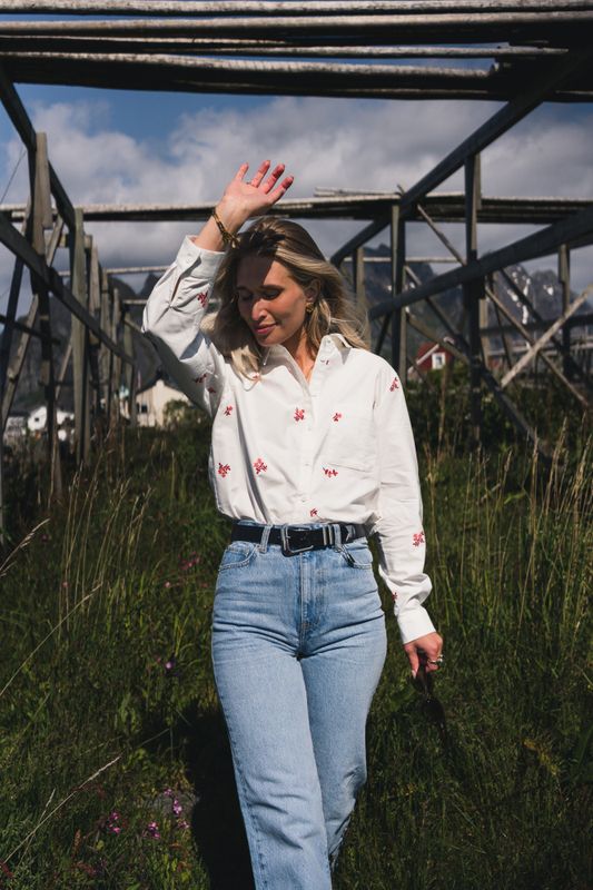 Gudrun Nora Shirt EMB Bright White/Tea Rose Flower 