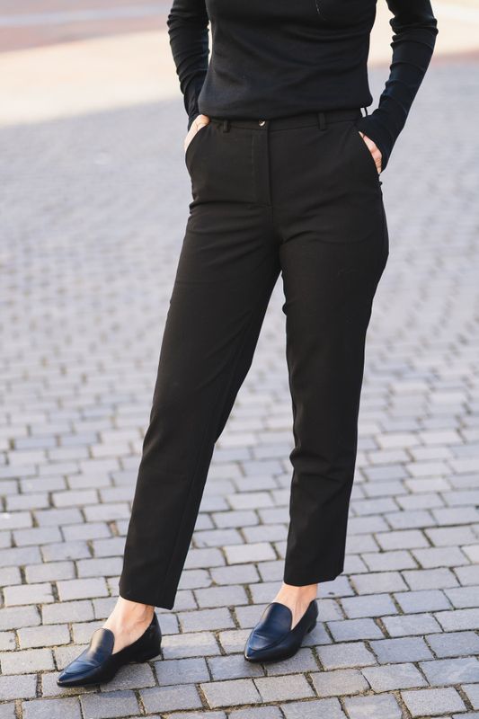 Daphne 285 Black 