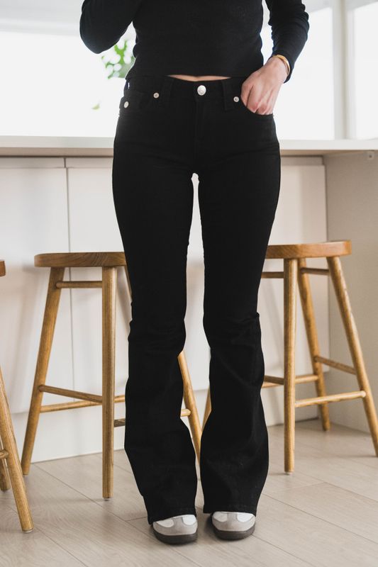 Joey Mid Rise Flare Flap Black Body Rinse 